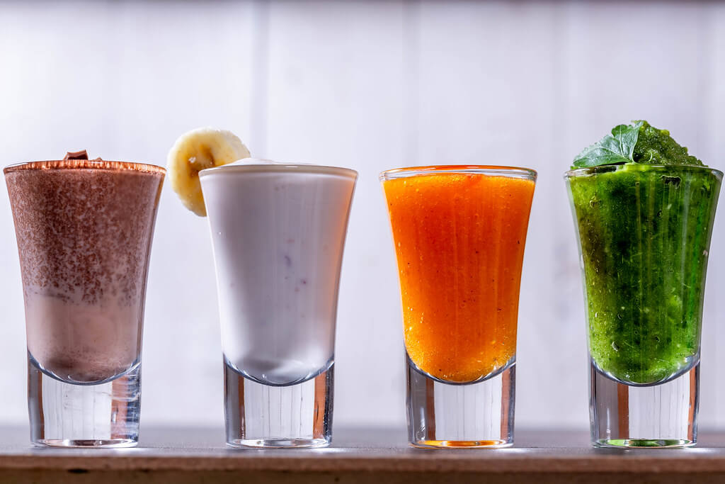 smoothies and detox ater